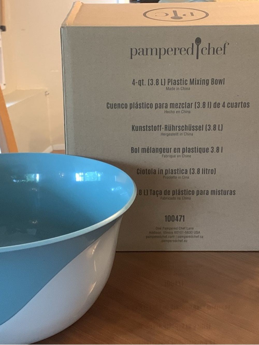 Pampered Chef Blue and White Plastic Mixing Bowl